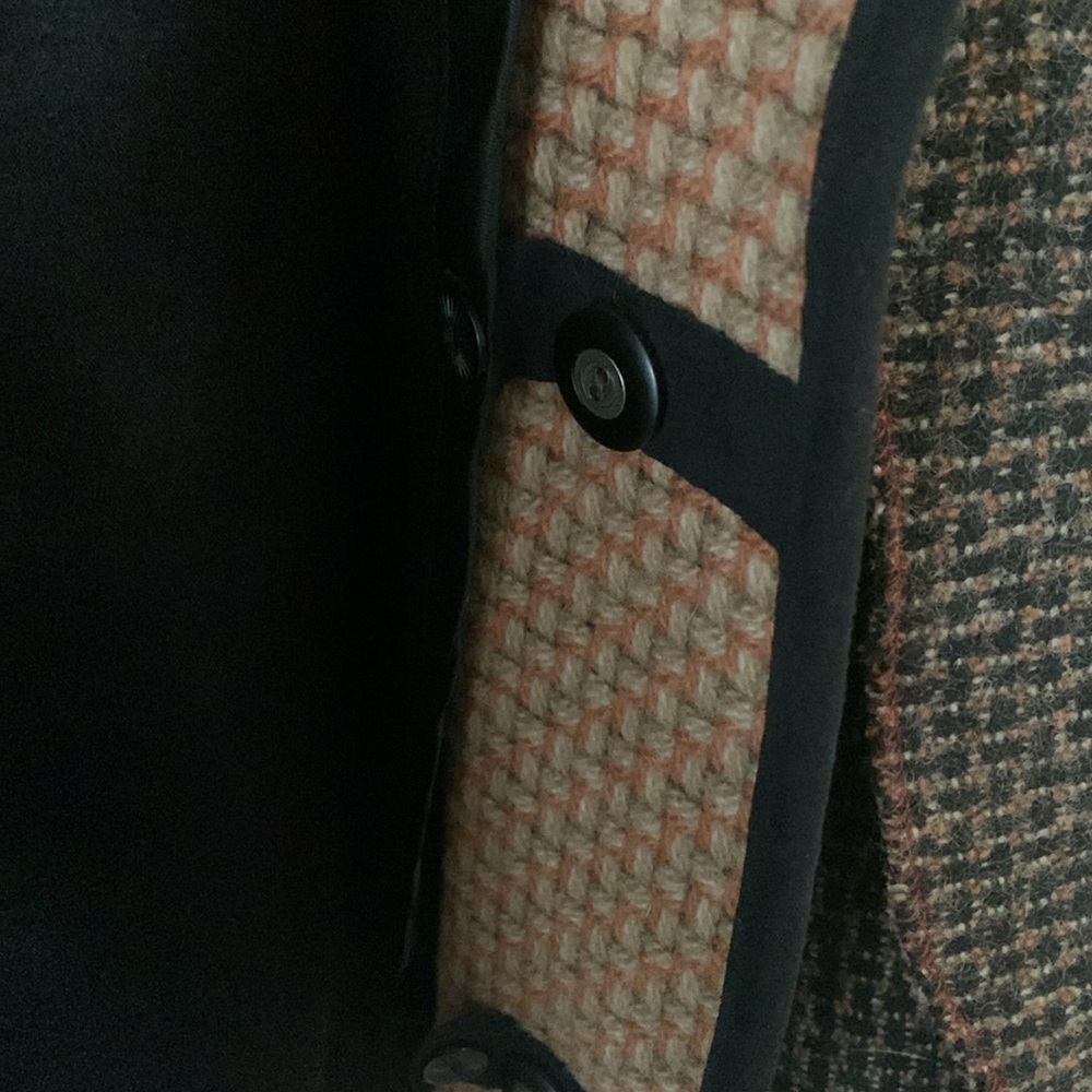 TWEED/ Herringbone coat with fur trim. - Picture 10 of 13